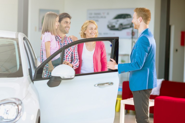 Where to find car dealerships that work with bad credit